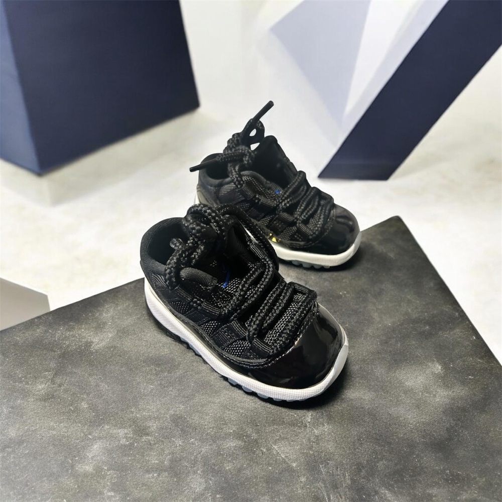 SOLD!!! Air Jordan 11 Retro Low Black Varsity